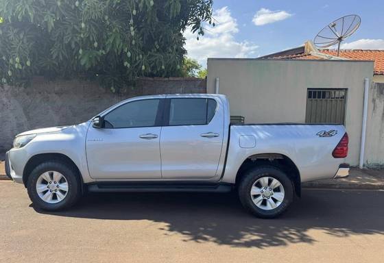 TOYOTA HILUX 2.8 SRV 4X4 CD 16V DIESEL 4P AUTOMÁTICO